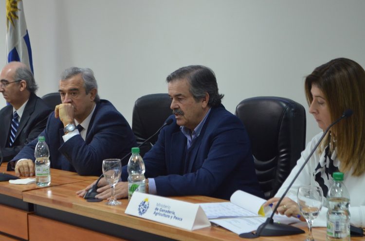 Jóvenes preguntan al Ministro Carlos Ma. Uriarte