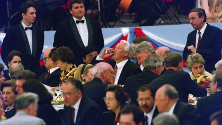 La economía de mercado puede desviarse hacia un capitalismo mafioso