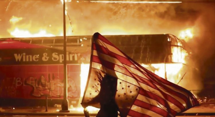 Ola de saqueos e incendios radicaliza las manifestaciones en Estados Unidos