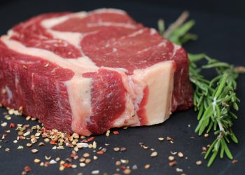 No hay evidencia que el COVID-19 sea transmitido a través de la carne u otros alimentos