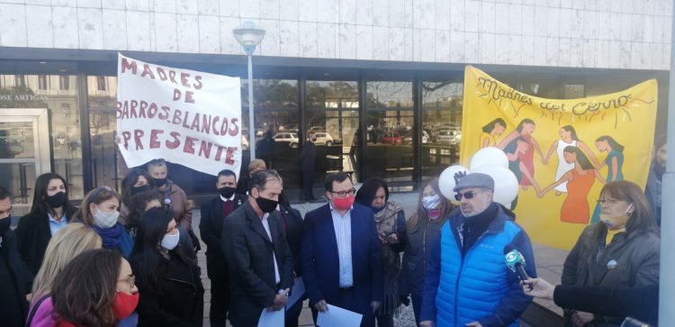 Incendio de barco surcoreano en el puerto