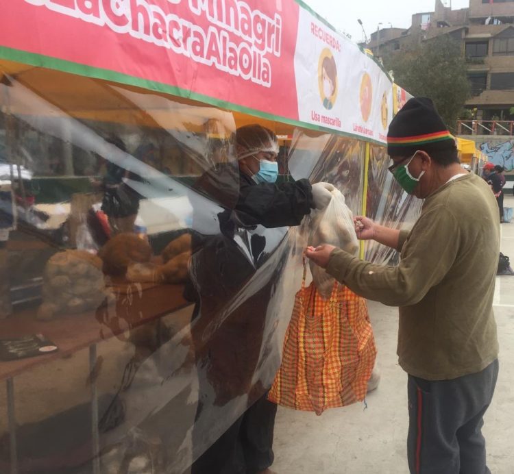 Perú impulsa mercados itinerantes para llevar la producción agrícola de la granja al consumidor