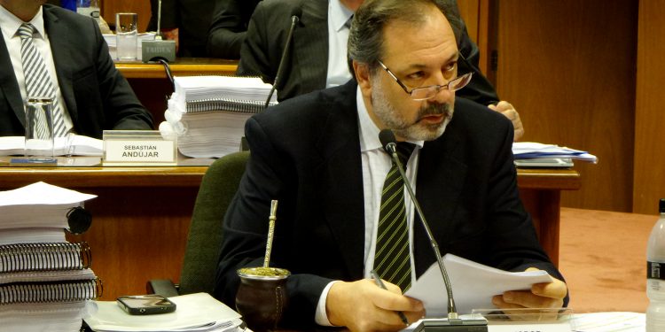 Déficit que dejó el FA “va a aumentar” pero economía crecerá en 2022