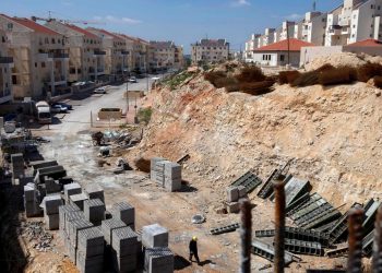 Planes de Israel en Cisjordania están detenidos y complican frente interno