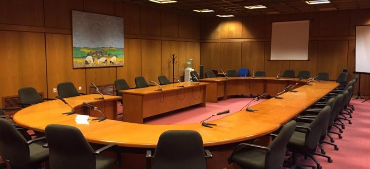 Por ahora el Parlamento esquiva las políticas pronatalidad