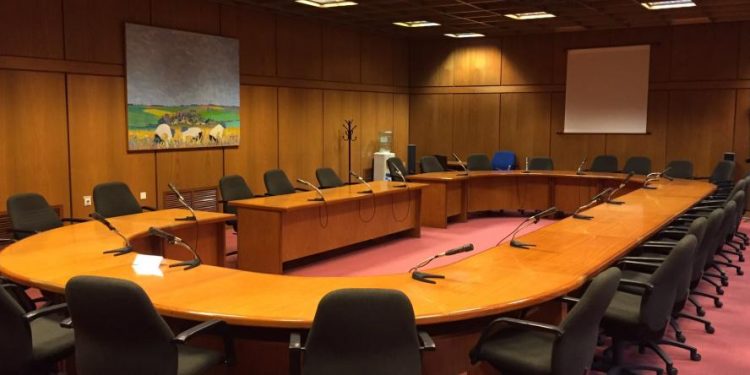 Por ahora el Parlamento esquiva las políticas pronatalidad