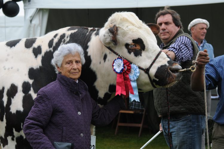 María Violeta Parietti de Thompson, “pionera de los Normando”
