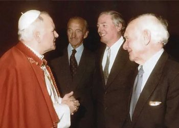 William F. Buckley: “La verdad no lleva en sí misma la vacuna contra la falsedad”