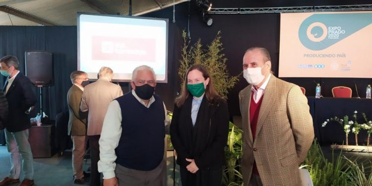 IICA y Charrúa TV, aliados en la divulgación de temas agropecuarios y el fortalecimiento del sector