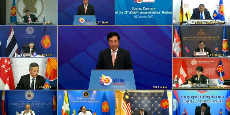 Cumbre de ASEAN, ¿una tercera vía?