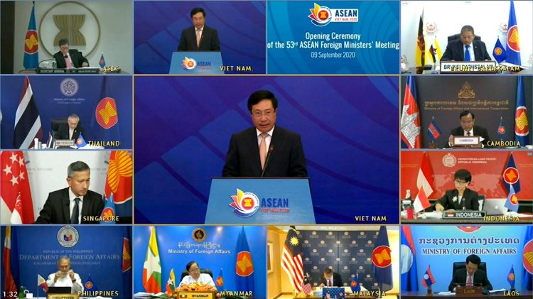 Cumbre de ASEAN, ¿una tercera vía?