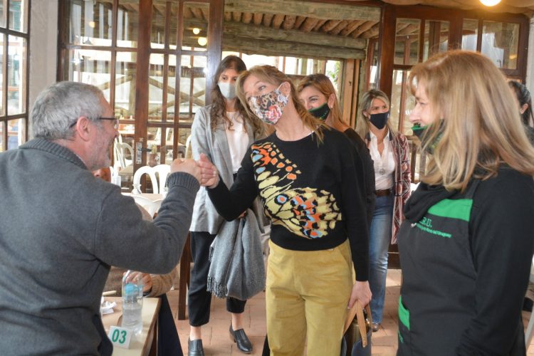 La primera dama visitó el Prado y colaboró con la obra social SARU