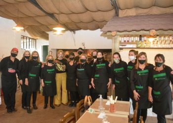 La primera dama visitó el Prado y colaboró con la obra social SARU