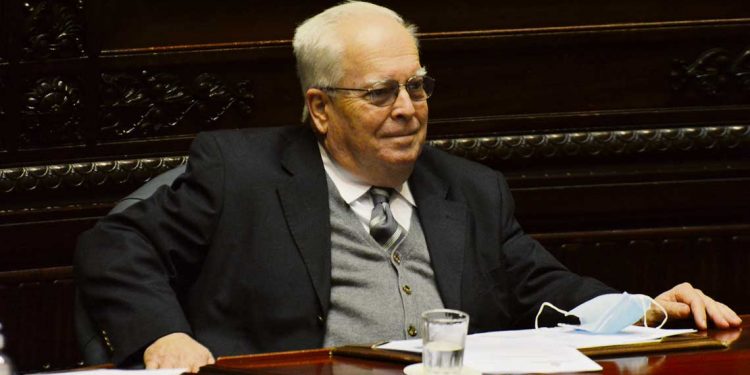 Gonzalo Ferreira Sienra: “Manini tiene don de temperamento y condición de liderazgo”