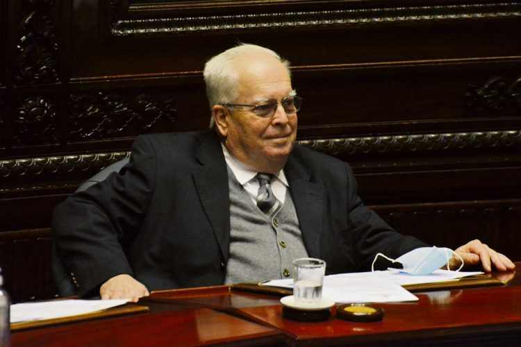 Gonzalo Ferreira Sienra: “Manini tiene don de temperamento y condición de liderazgo”