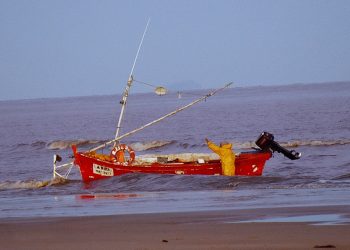 Últimas dos barcas de pescadores artesanales de Ciudad de la Costa en peligro por desalojo