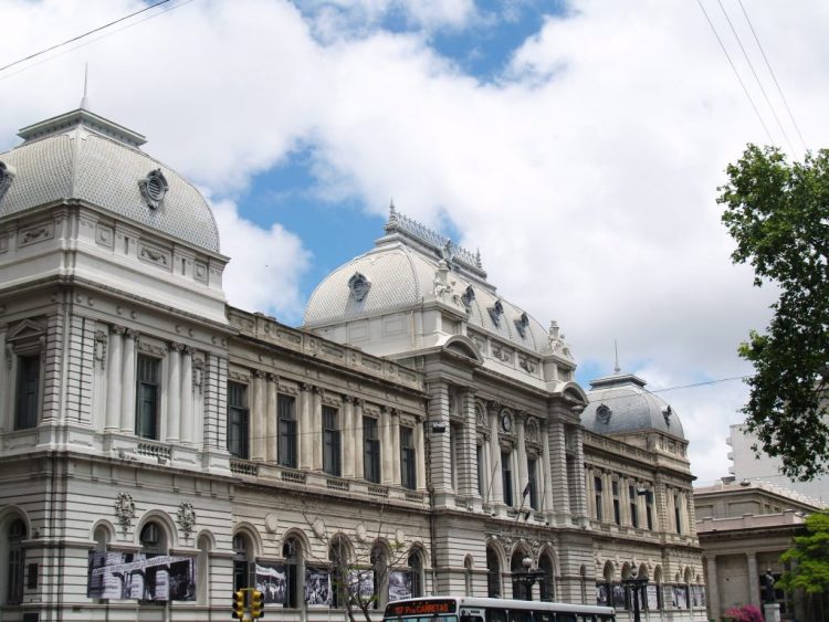 Udelar valora partidas extras, pero advierte que aún es “insuficiente”