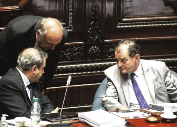 Cabildo Abierto propone que personas físicas puedan liquidar sus deudas y salir del clearing