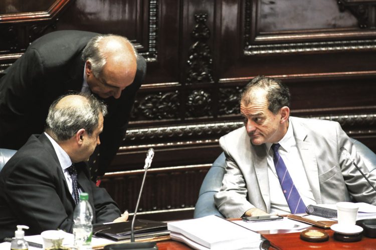 Cabildo Abierto propone que personas físicas puedan liquidar sus deudas y salir del clearing