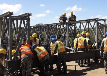 Manini: “Los militares están y estuvieron siempre en la construcción de carreteras”