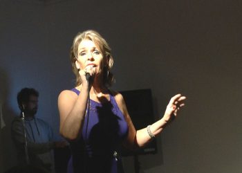 Ana Maria Pfeiff: Tango con perfume de mujer