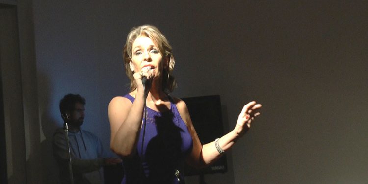 Ana Maria Pfeiff: Tango con perfume de mujer