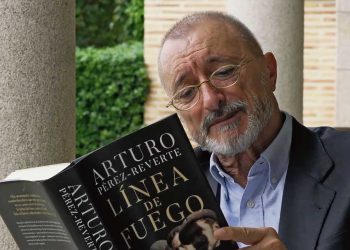 Pérez Reverte no le teme a la polémica