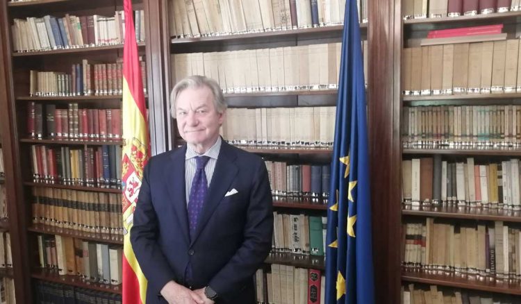 José Javier Gómez-Llera: “Me preocupa que medios informativos estén tratando de erosionar la imagen de la Corona”