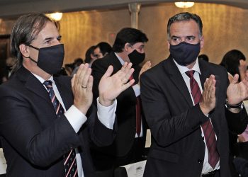 Gestos políticos, reivindicaciones y promesas en las asunciones de los nuevos intendentes del FA