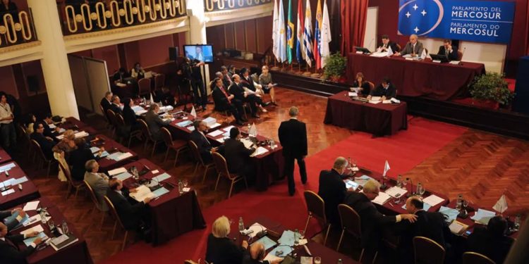 Uruguay planteó flexibilidad y designó nuevos representantes en el Parlasur