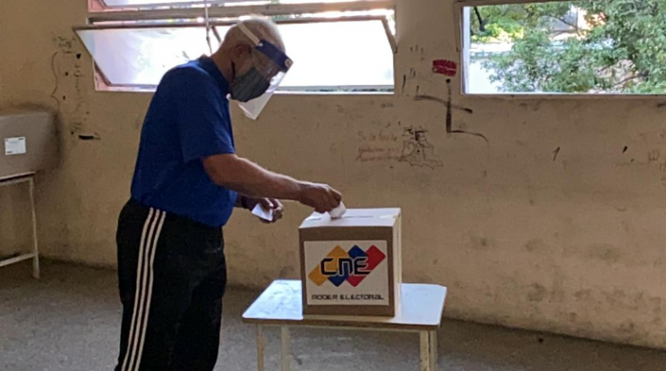 Una debilitada oposición venezolana desconoce elecciones  y llama a consulta nacional