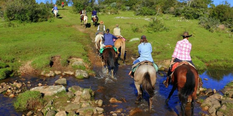Villa Serrana: Cabalgatas y senderismo en tierras minuanas