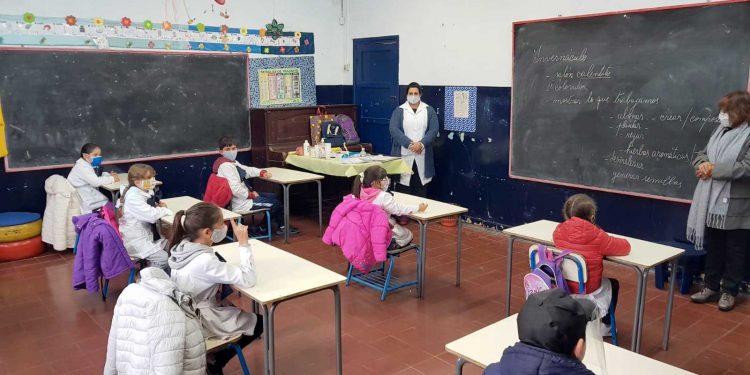Autoridades de la enseñanza ultiman preparativos para comenzar las clases presenciales en marzo