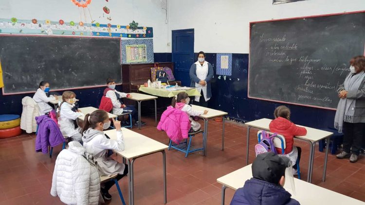 Autoridades de la enseñanza ultiman preparativos para comenzar las clases presenciales en marzo