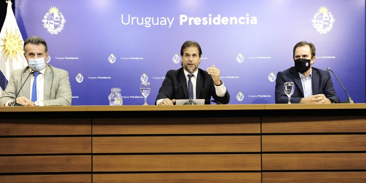 Lacalle anunció el cierre de fronteras por veinte días y nuevas medidas para el turismo