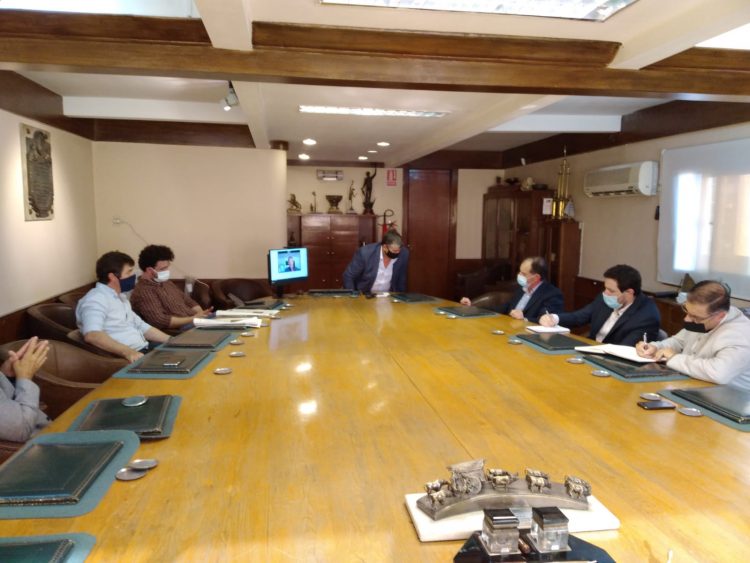 Manini se reunió con directivos de Cambadu:  “el pequeño inversor nacional ha sido ignorado por muchos años”