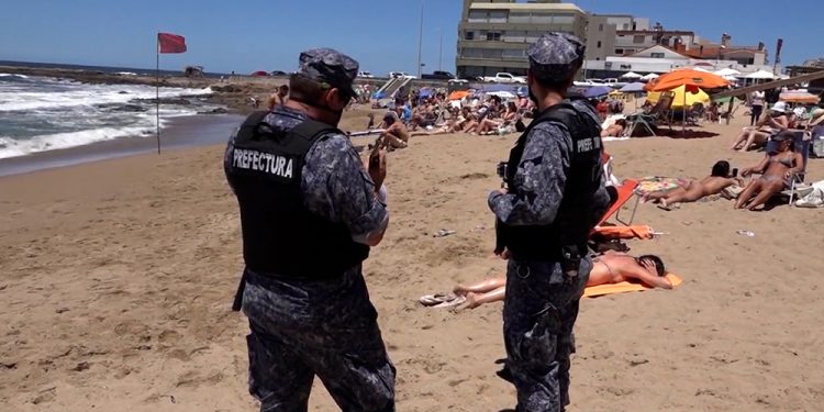 Armada realiza operativos de control en balnearios