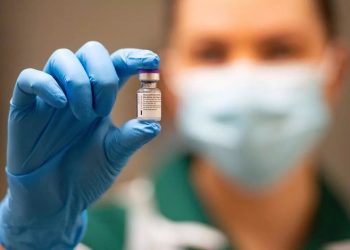 Vacuna Pfizer enfrenta dificultades legales en Perú
