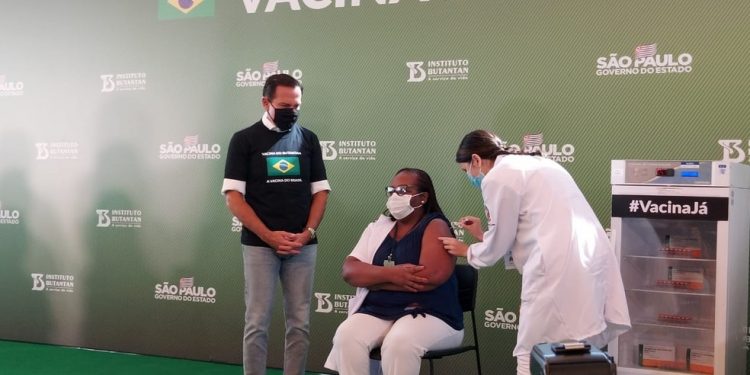 Comienza la vacunación en Brasil