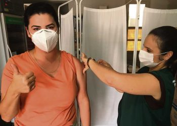 Uruguaya vacunada en Santana do Livramento destaca que “todos los funcionarios están a favor de hacerlo”