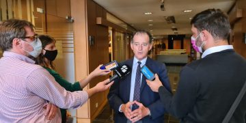 Ante críticas del FA, Manini aseguró que el plan de vacunación “está elaborado”