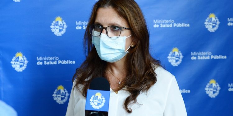 Cada puesto de vacunación contra el COVID-19 requiere la acción coordinada de cinco personas