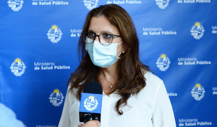 Cada puesto de vacunación contra el COVID-19 requiere la acción coordinada de cinco personas