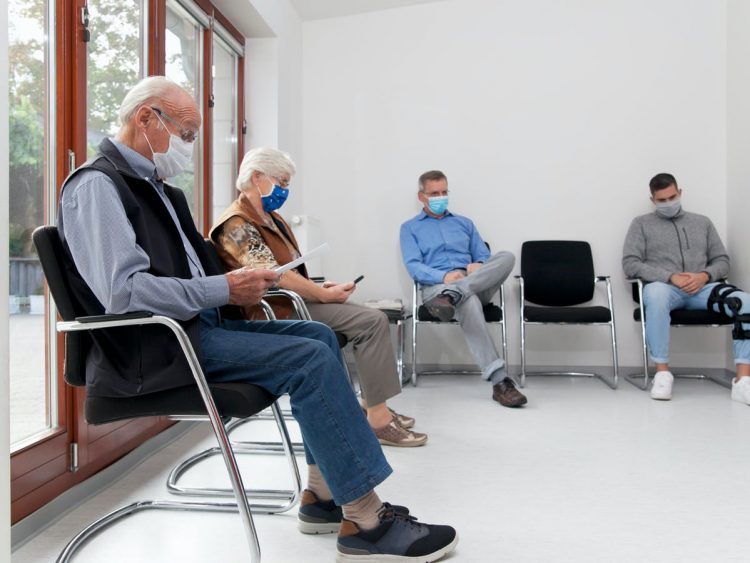 Presentan proyecto de ley para regular visitas de pacientes internados con coronavirus