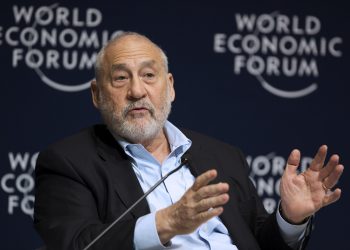 Stiglitz: la bancarrota no puede revertirse, mejor evitar que las empresas y familias caigan en ese estado