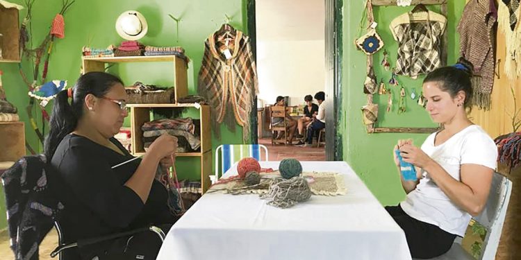 Flordelana: Mujeres artesanas emprendedoras