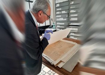 Umpiérrez “Me honra custodiar los archivos de la historia de mi país”