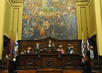 Lacalle Pou: “Miramos con real optimismo el año 2021”