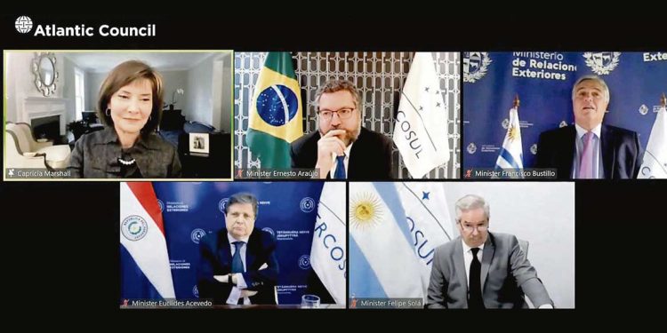 Bustillo afirmó que “es hora de que EE.UU. se preocupe y acerque más a nuestra región”
