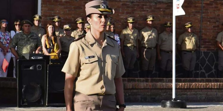 Primera generación de oficiales mujeres